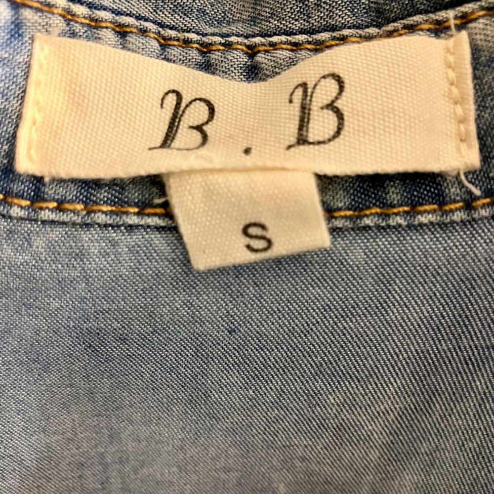 Casual Denim Shirt with Leopard Accents - Picture 3 of 5